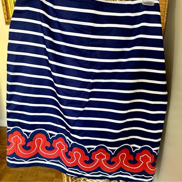 Vineyard Vines Navy Blue and White Cotton Striped Skirt with Red Trim at Bottom - Picture 1 of 7